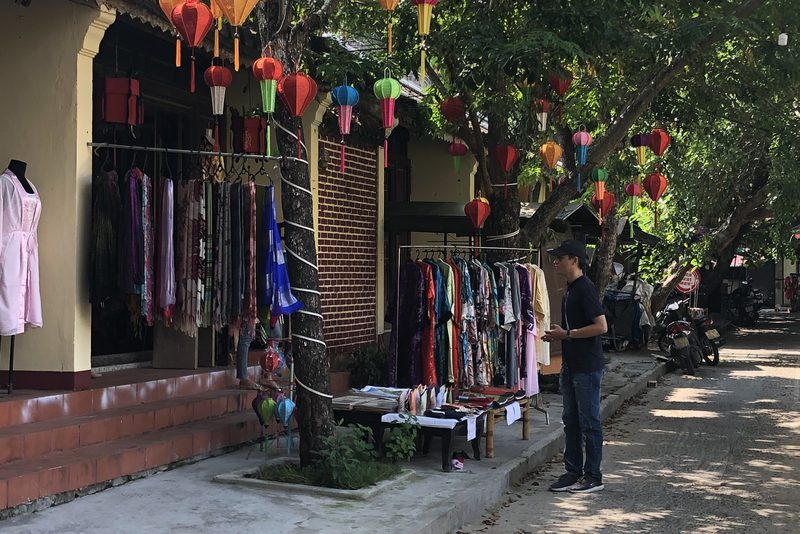 Cách Chọn Đèn Lồng Phù Hợp Không Gian — LongDenViet xưởng Tân Phú TP.HCM