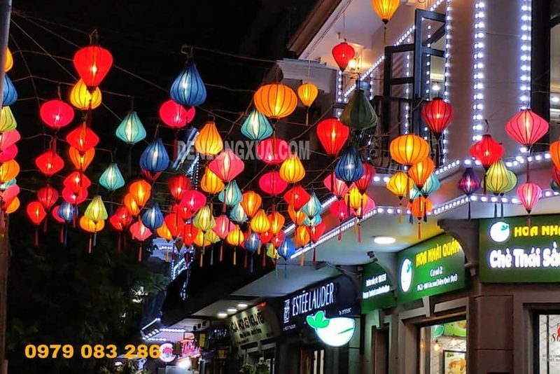 Đèn lồng Hội An trong không gian quán cafe