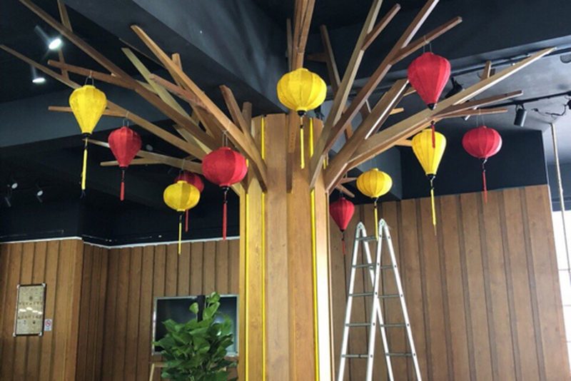 khoảng cách treo đèn lồng hợp lý — LongDenViet xưởng Tân Phú TP.HCM