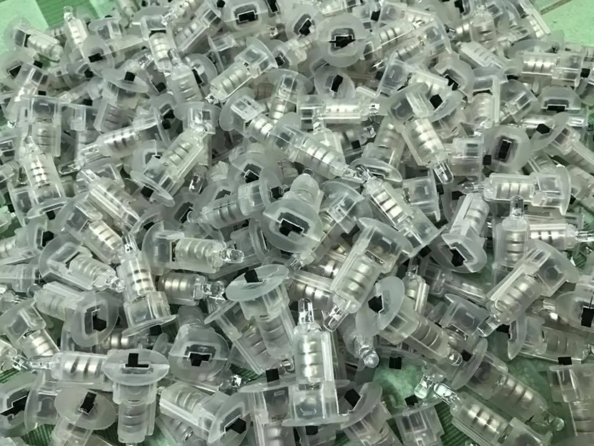 Phụ kiện đèn LED pin trung thu giá rẻ không thể thiếu