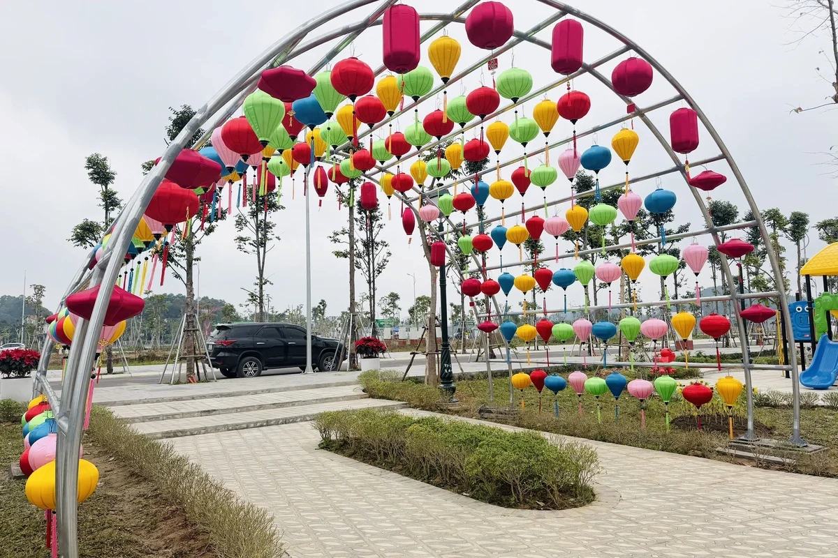 Đèn Lồng Tết Nguyên Đán: Hướng Dẫn Chọn Mua Và Trang Trí Đúng Chuẩn 2026 | LongDenViet