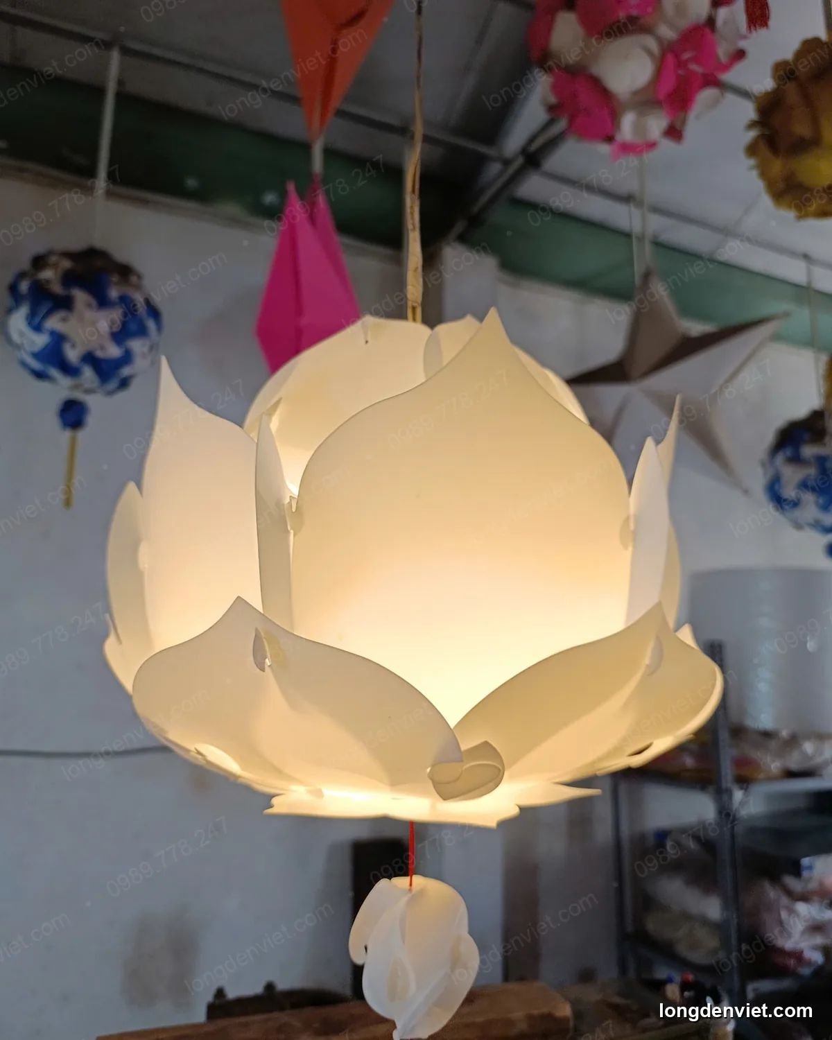Đèn Hoa Sen Phật Đản Nhựa PP 30cm — Nhiều Màu — hình 4 — đèn lồng thủ công | LongDenViet