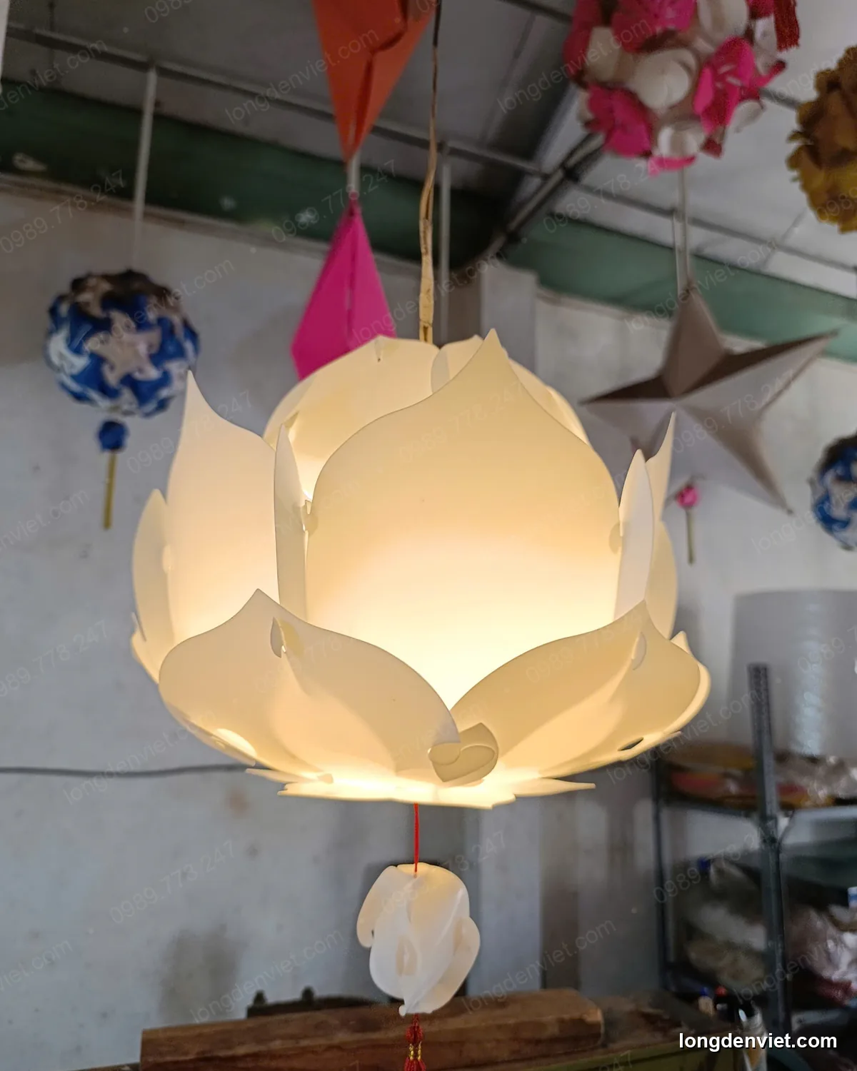 Đèn Hoa Sen Phật Đản Nhựa PP 30cm — Nhiều Màu — hình 5 — đèn lồng thủ công | LongDenViet