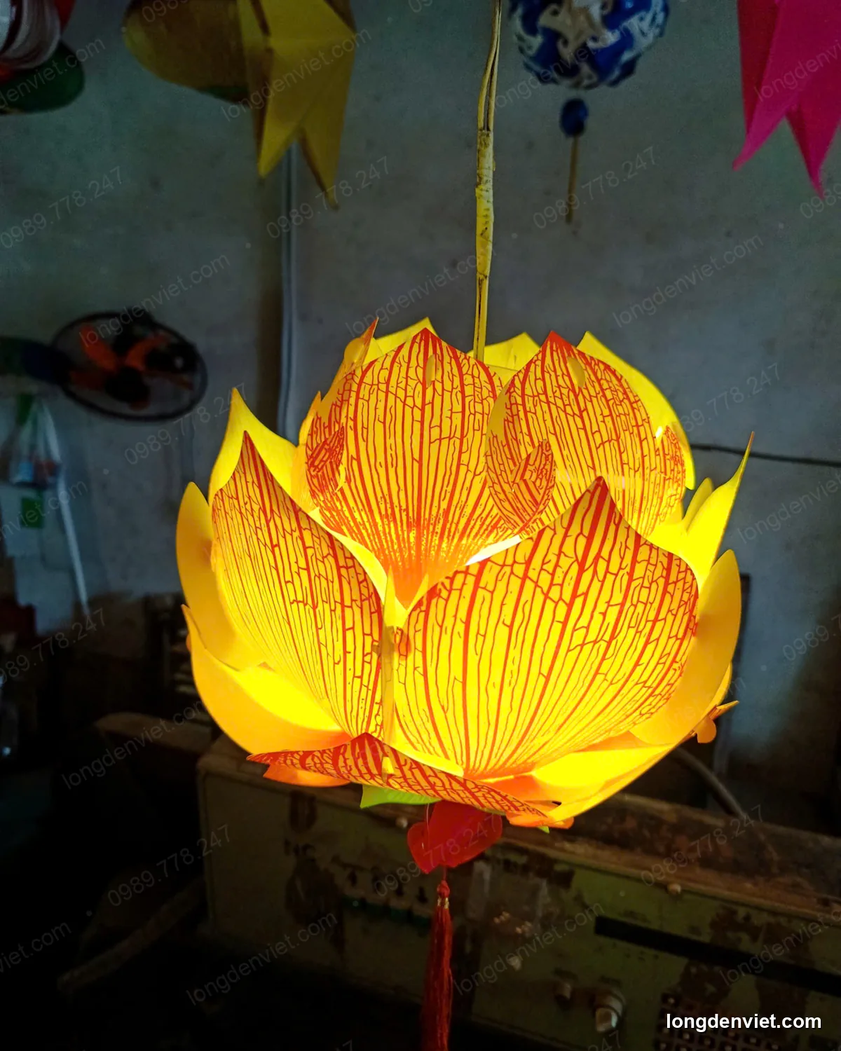 Đèn Hoa Sen Vân Gân In Hình Phật 30cm — 10 Màu — hình 13 — đèn lồng thủ công | LongDenViet