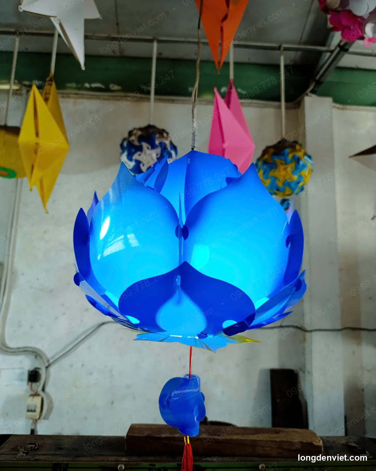 Đèn Hoa Sen Phật Đản Nhựa PP 30cm — Nhiều Màu — hình 7 — đèn lồng thủ công | LongDenViet