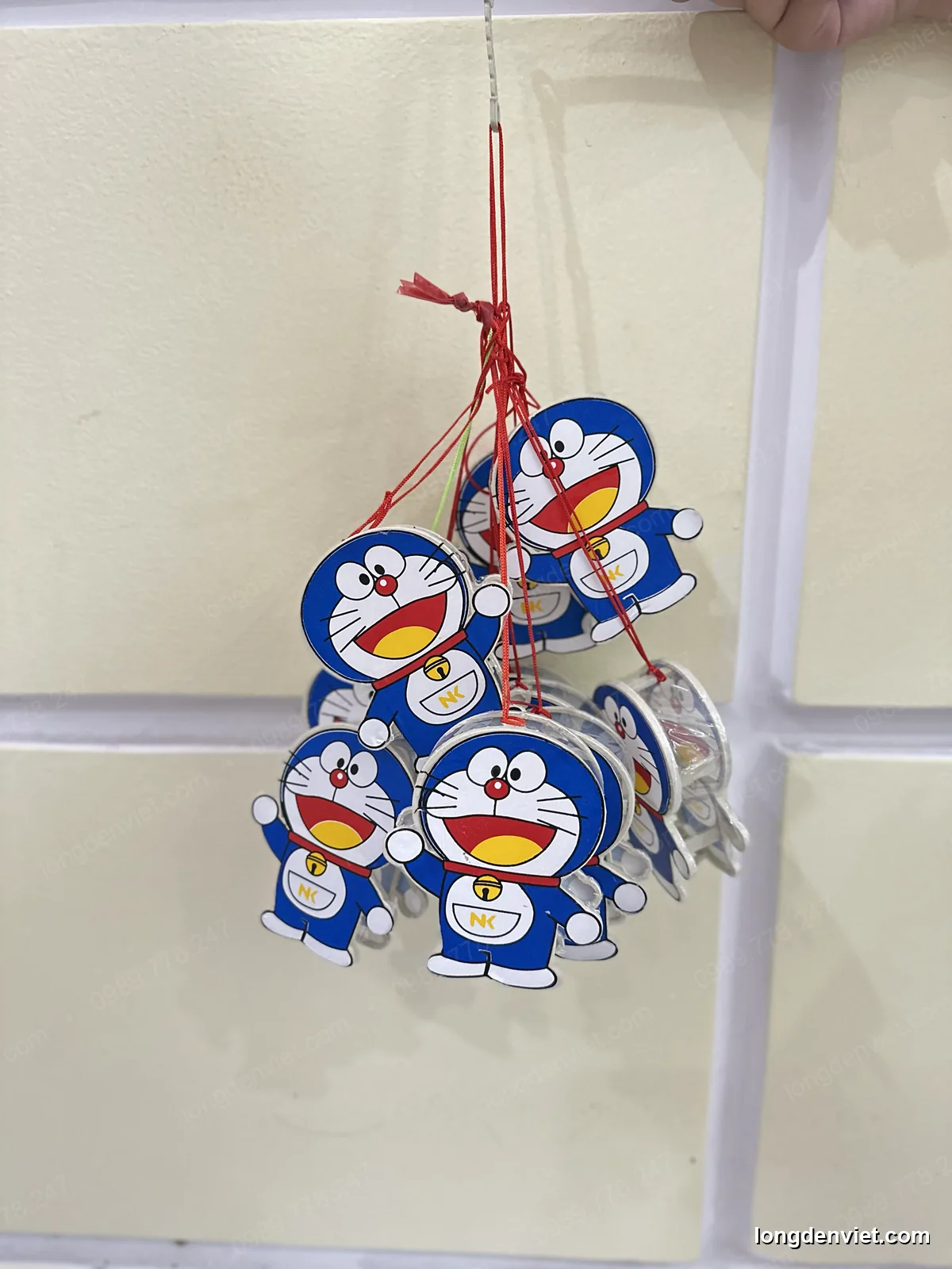 Chùm đèn lồng Doraemon giấy — cận cảnh sản phẩm đèn Trung Thu LongDenViet