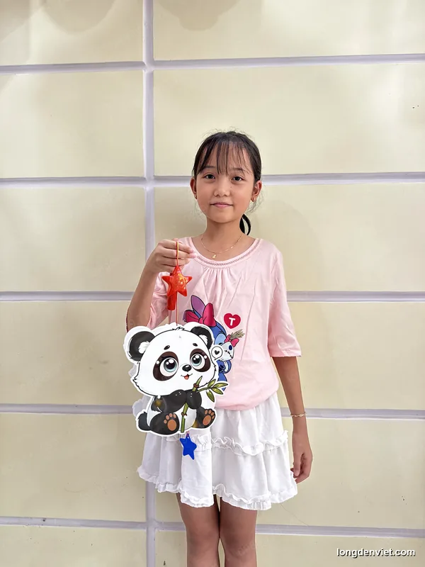 Đèn lồng giấy hình thú — bé cầm — ảnh thật LongDenViet