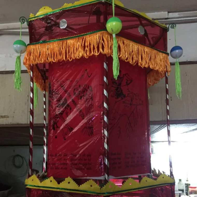 Đèn trung thu Giấy kiếng kéo quân