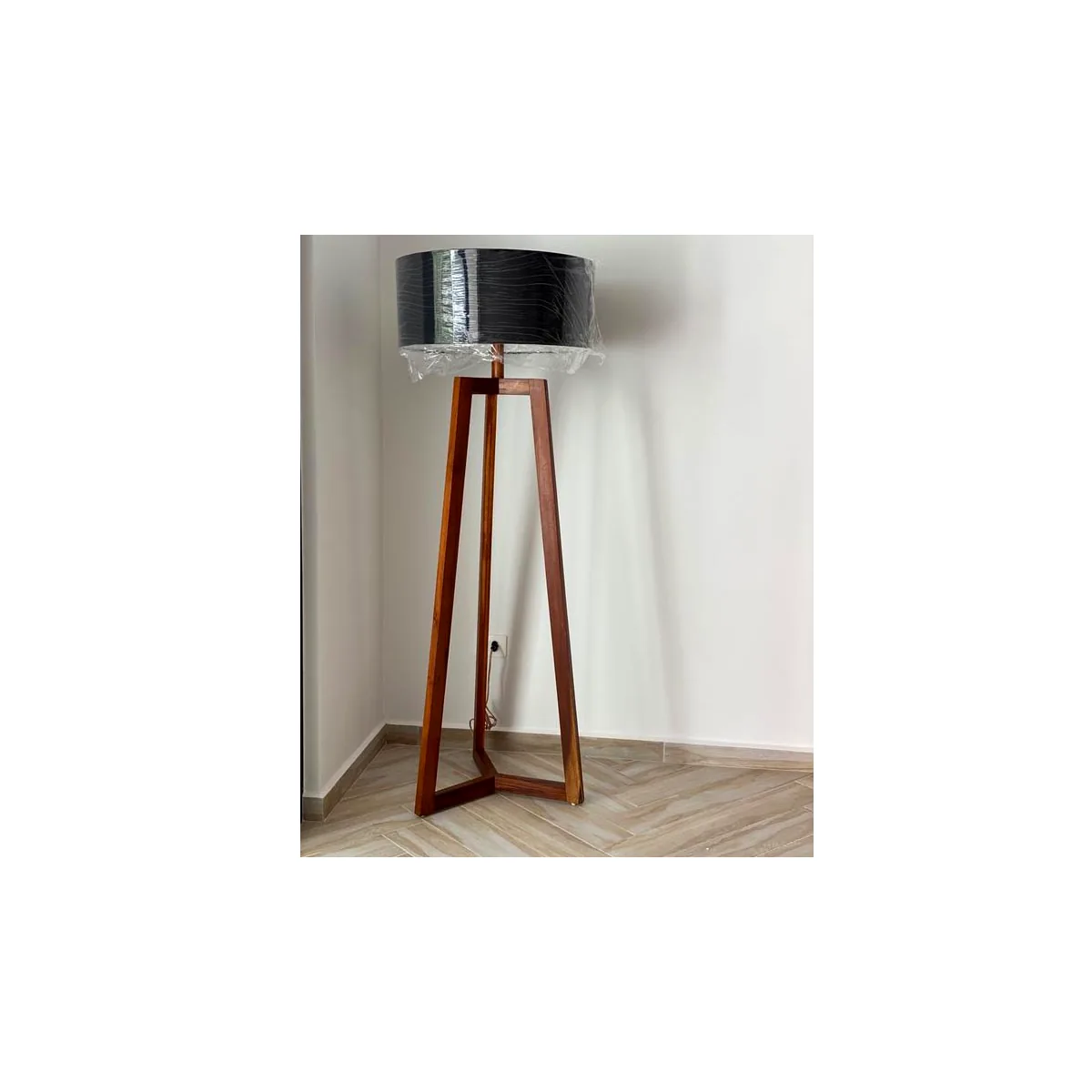 Đèn Sàn Gỗ Chân Chữ X Chao Vải Đen PT818 — đèn sàn trang trí Tân Phú, TP.HCM | LongDenViet