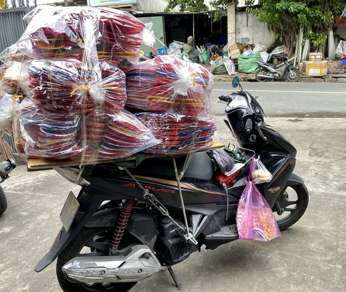 Xe giao bó lồng đèn ông sao sỉ từ xưởng sản xuất lồng đèn Trung Thu TP.HCM
